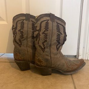 Size 7.5 corral boots